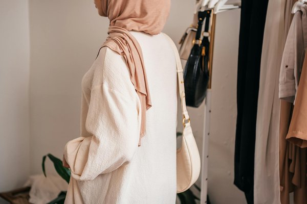 How can you prepare a hearty steak and ale pie from scratch?